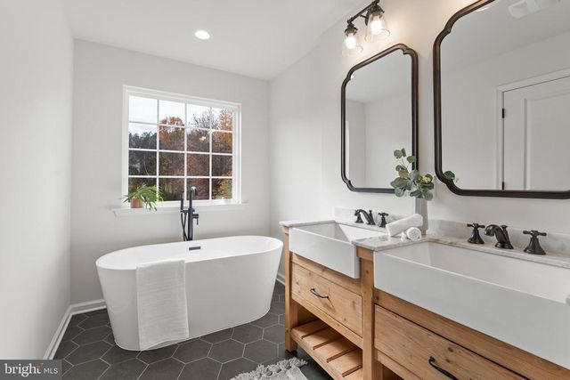 111 FAIRWAY DR, Louisa, VA 23093