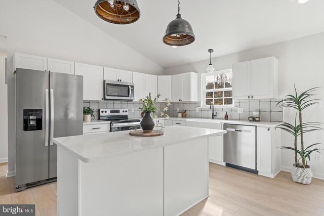 111 FAIRWAY DR, Louisa, VA 23093