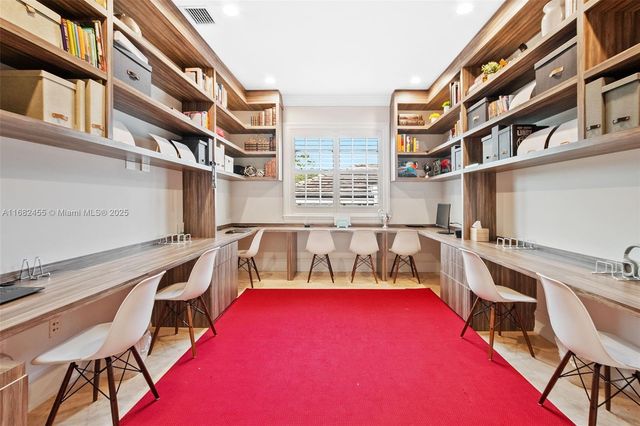 5901 Rolling Road Dr, Pinecrest, FL 33156