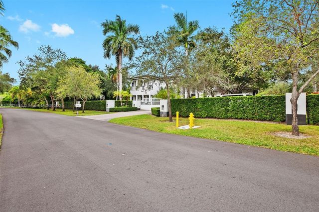 5901 Rolling Road Dr, Pinecrest, FL 33156