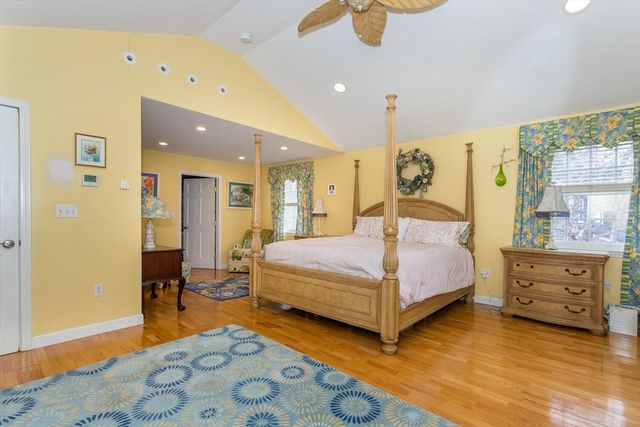 3 Walnut Knls, Canton, MA 02021