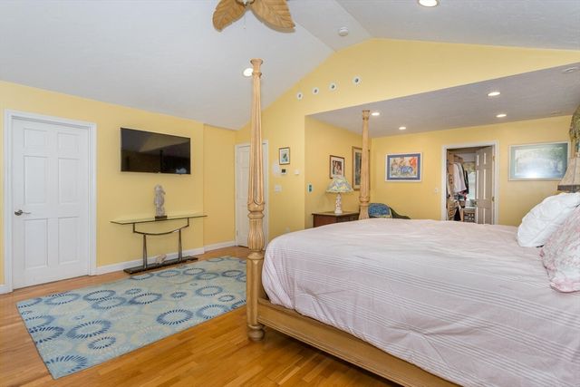 3 Walnut Knls, Canton, MA 02021