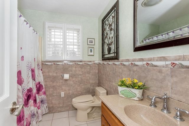 3 Walnut Knls, Canton, MA 02021