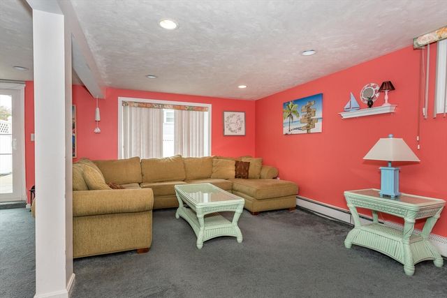 3 Walnut Knls, Canton, MA 02021