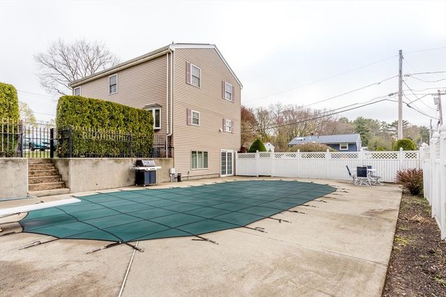 3 Walnut Knls, Canton, MA 02021