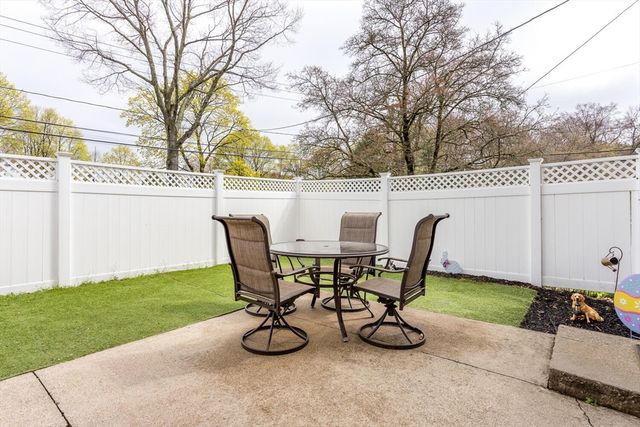 3 Walnut Knls, Canton, MA 02021