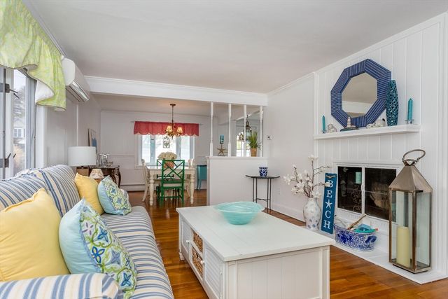 3 Walnut Knls, Canton, MA 02021