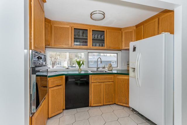 3 Walnut Knls, Canton, MA 02021