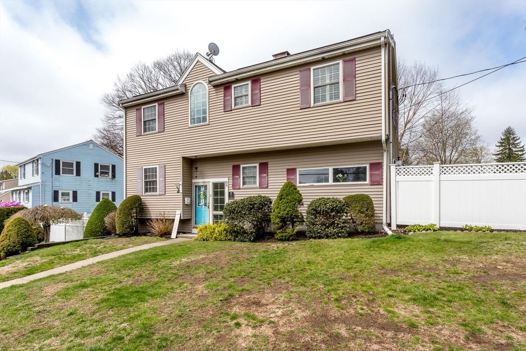 3 Walnut Knls, Canton, MA 02021