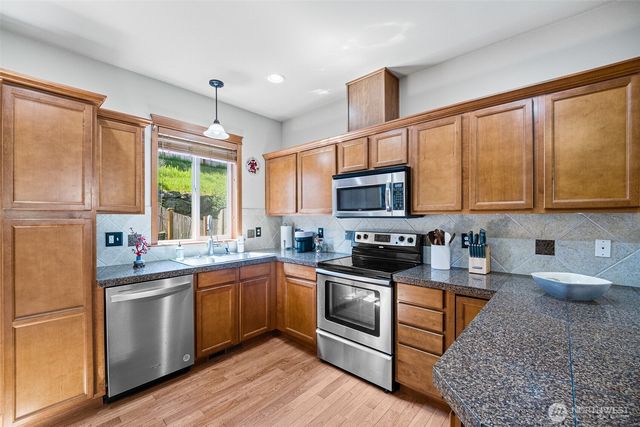 524 Pilchuck Path, Everett, WA 98201