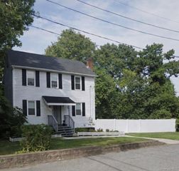 589 Acorn Street, Deer Park, NY 11729