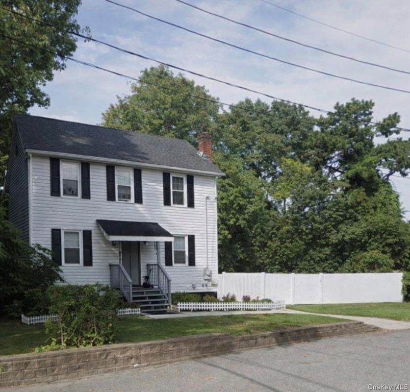 589 Acorn Street, Deer Park, NY 11729