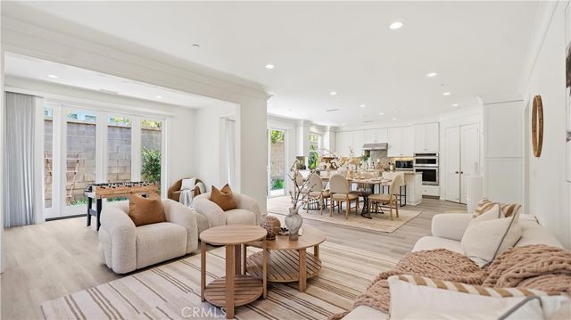 113 Chestnut Grove, Irvine, CA 92620