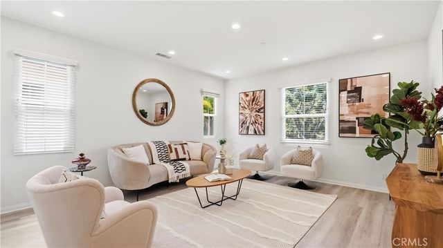 113 Chestnut Grove, Irvine, CA 92620