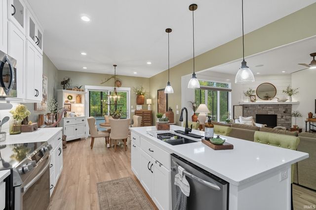 1094 Midnight Chase Grove, Fort Wayne, IN 46845