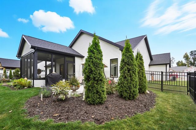 1094 Midnight Chase Grove, Fort Wayne, IN 46845