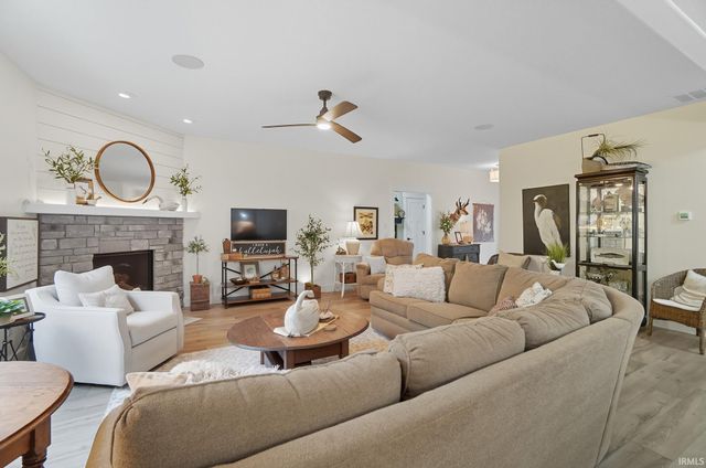 1094 Midnight Chase Grove, Fort Wayne, IN 46845