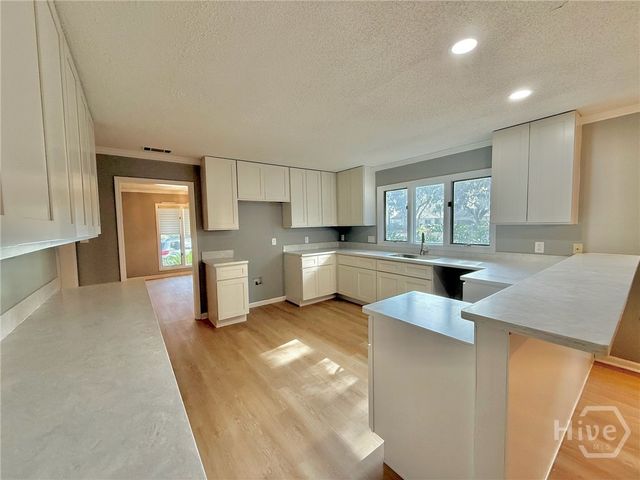 10 Cove Drive, Savannah, GA 31419