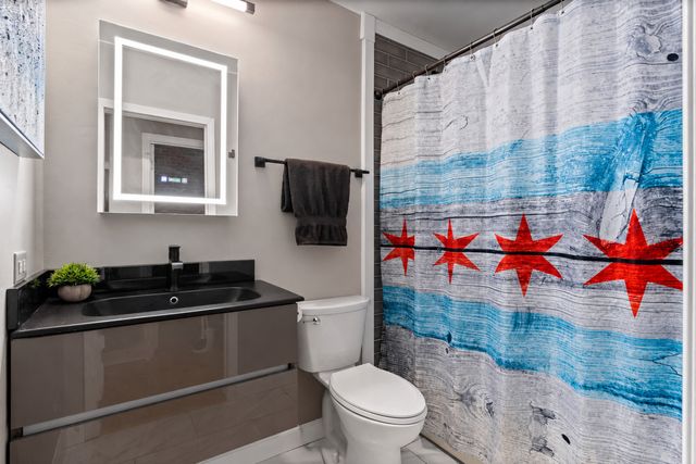 1635 W BELMONT Avenue 421, Chicago, IL 60657