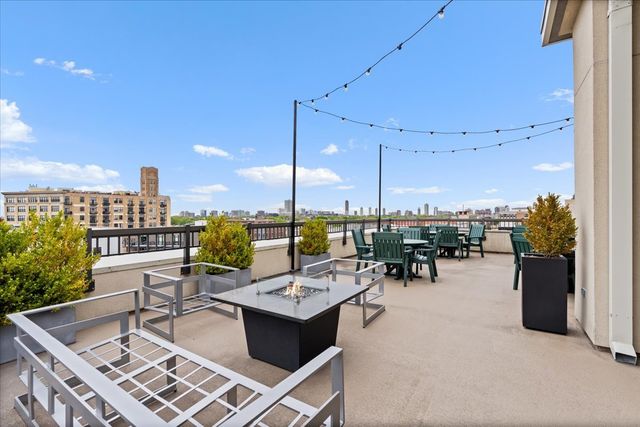 1635 W BELMONT Avenue 421, Chicago, IL 60657