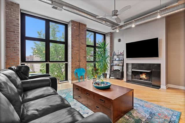 1635 W BELMONT Avenue 421, Chicago, IL 60657