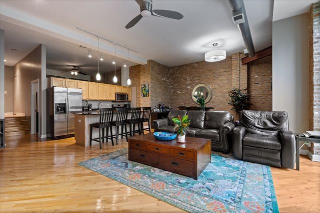 1635 W BELMONT Avenue 421, Chicago, IL 60657