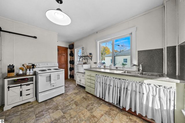 402 Haynes Street, Cadillac, MI 49601