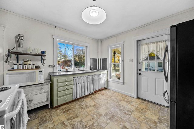 402 Haynes Street, Cadillac, MI 49601