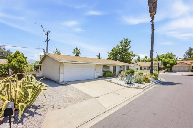 26124 New Chicago, Hemet, CA 92544