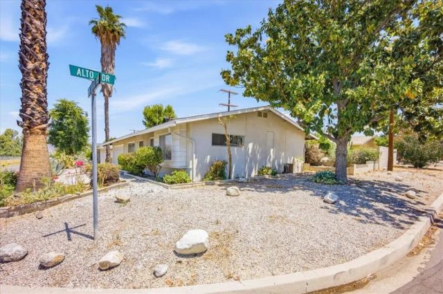 26124 New Chicago, Hemet, CA 92544