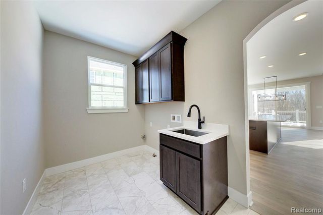 MOH 121 Gambrel Lane, Howell, MI 48843
