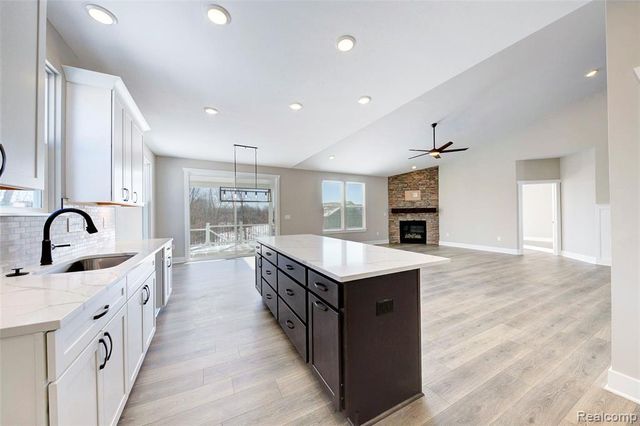 MOH 121 Gambrel Lane, Howell, MI 48843