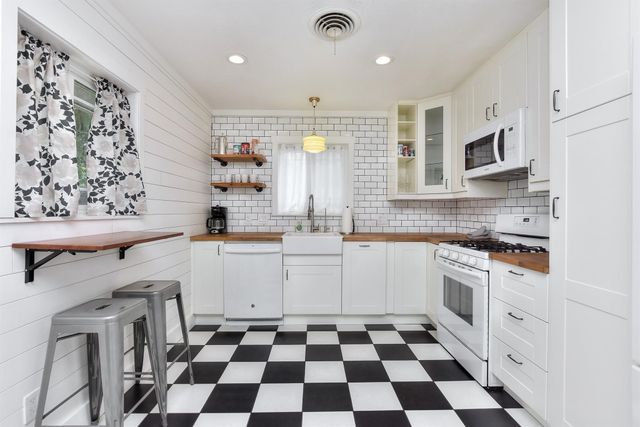 1407 E 19th ST, Georgetown, TX 78626