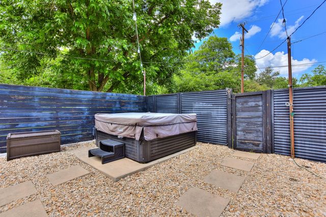 1407 E 19th ST, Georgetown, TX 78626