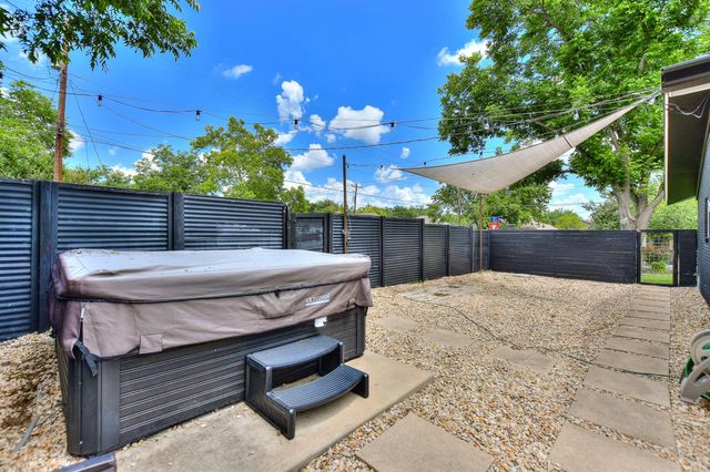 1407 E 19th ST, Georgetown, TX 78626