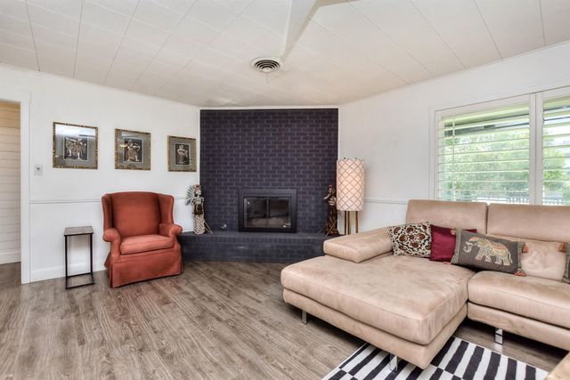 1407 E 19th ST, Georgetown, TX 78626