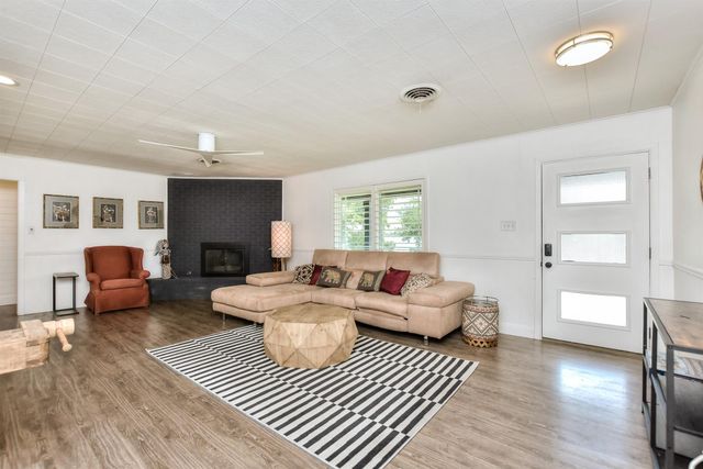 1407 E 19th ST, Georgetown, TX 78626