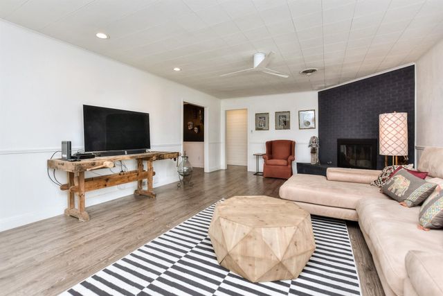 1407 E 19th ST, Georgetown, TX 78626