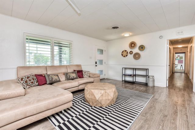 1407 E 19th ST, Georgetown, TX 78626