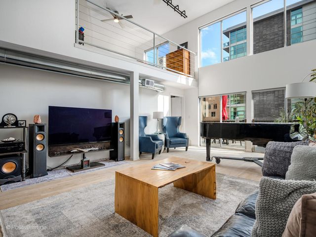 203 S Sangamon Street 310, Chicago, IL 60607