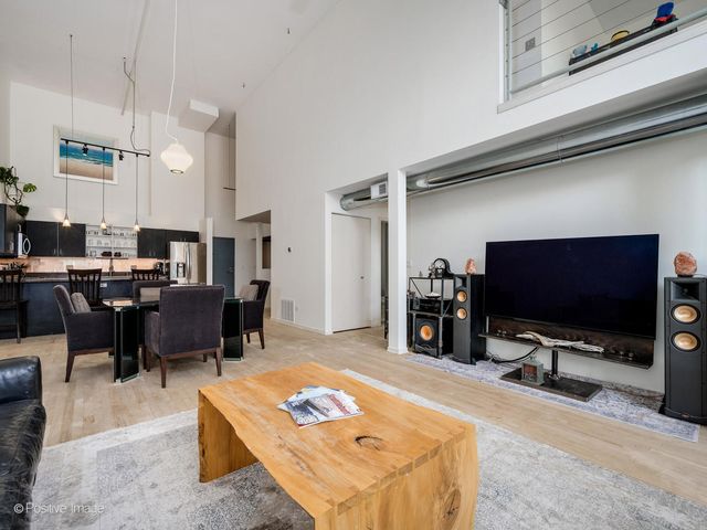 203 S Sangamon Street 310, Chicago, IL 60607