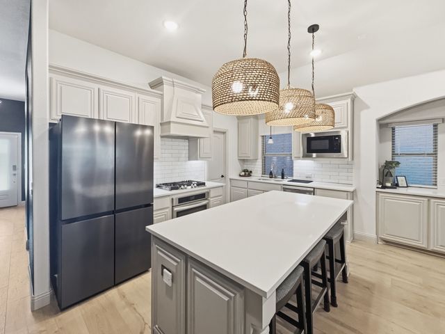 1248 Starlight Avenue, Aubrey, TX 76227