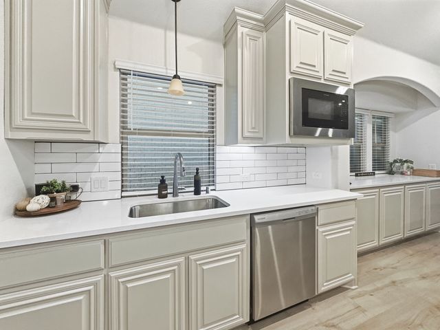 1248 Starlight Avenue, Aubrey, TX 76227