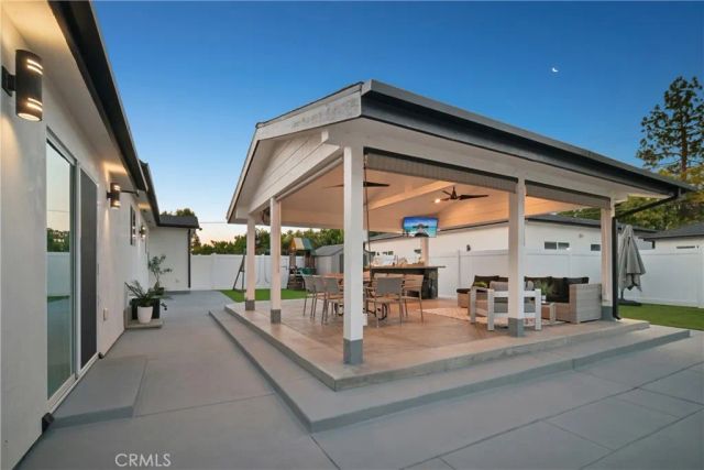 8434 Oakdale Avenue, Winnetka, CA 91306