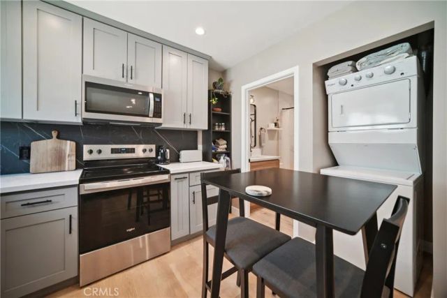 8434 Oakdale Avenue, Winnetka, CA 91306