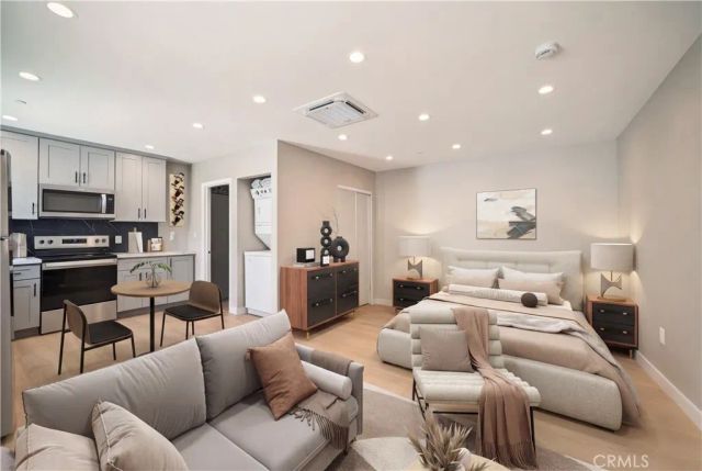 8434 Oakdale Avenue, Winnetka, CA 91306