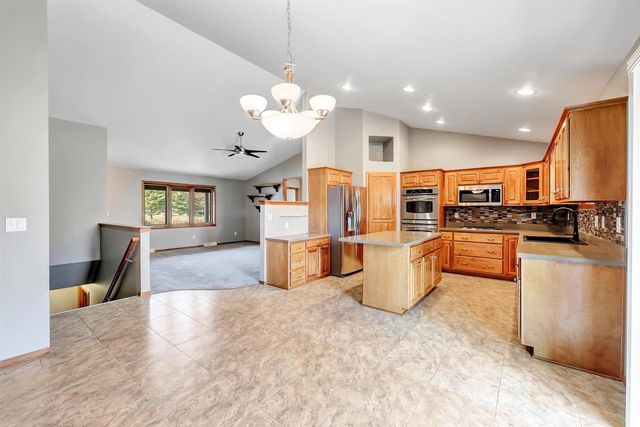 479 EARNHARDT COURT, Green Bay, WI 54311