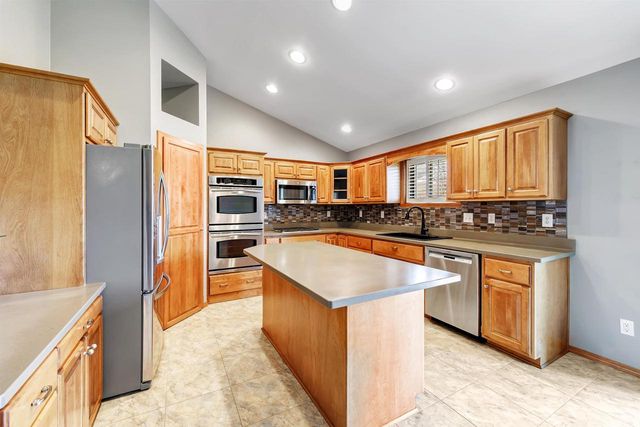 479 EARNHARDT COURT, Green Bay, WI 54311