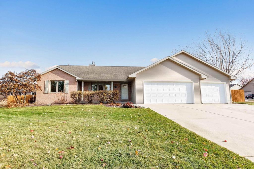 479 EARNHARDT COURT, Green Bay, WI 54311
