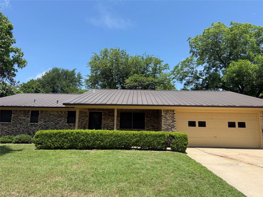 2545 Phelps Street, Stephenville, TX 76401